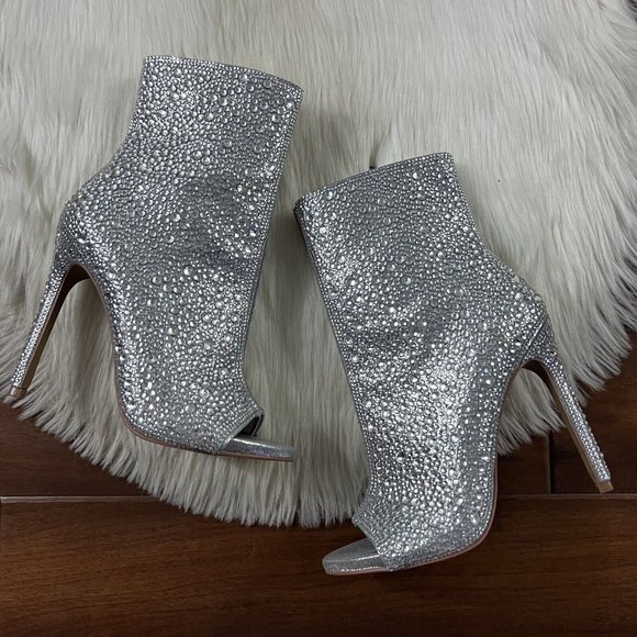 Steve Madden Size 6.5 Silver Dispute R Embellished Peep Toe Stiletto Boot - Picture 1 of 12